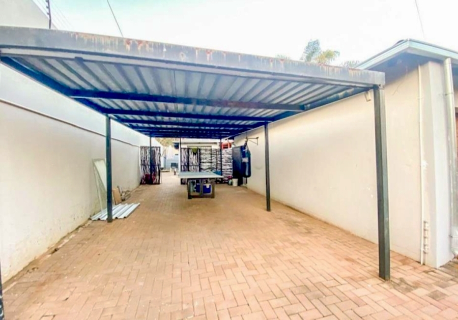5 Bedroom Property for Sale in Schoemansville North West